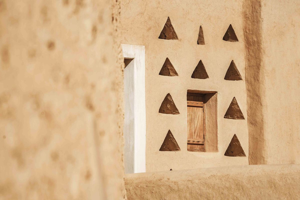 نقوش العمارة النجدية التي استلهمنا منها هويتنا